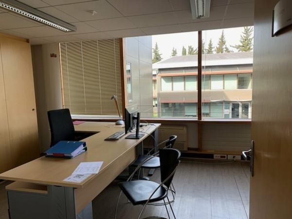 Bureaux à louer à Avignon sud dans AGROPARC, accès rapide A7, douche, salle de repas, parking