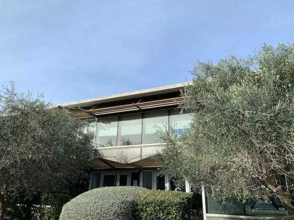 Bureaux à louer à Avignon sud dans AGROPARC, accès rapide A7, douche, salle de repas, parking