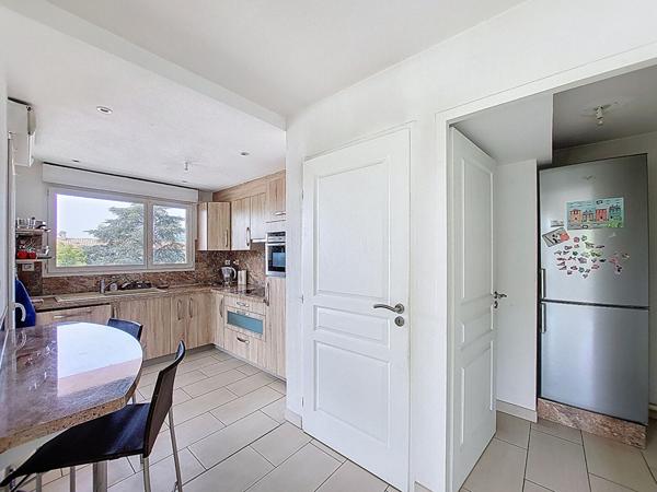 Superbe Appartement Manosque 4 pièces 113 m2 avec terrasse, box fermé et parking !!