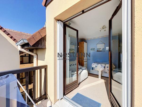 A vendre studio dernier étage avec coin nuit et balcon à deux pas de la plage