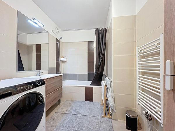 Appartement à vendre 2ème étage avec ascenseur, 3 pièces - 61 m2 + terrasse 11,30 m2 + parking couvert sécurisé