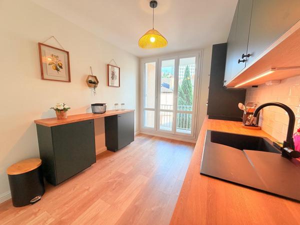 Appartement refait avec parking et gardien