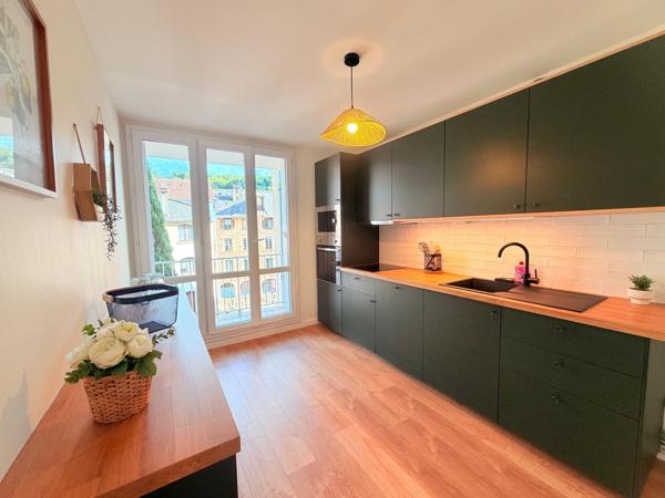 Appartement refait avec parking et gardien