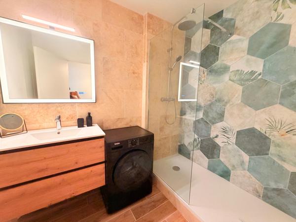 Appartement refait avec parking et gardien