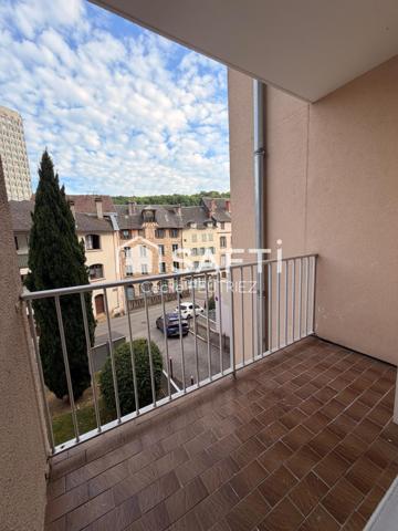 Appartement refait avec parking et gardien