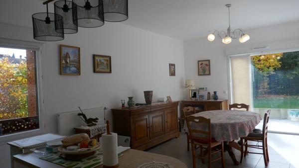 FAVERGES. APPARTEMENT 3 PIECES EN REZ DE JARDIN AVEC GARAGE