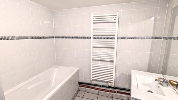 Maison de ville  T5 avec  jardin. calme et serenité !