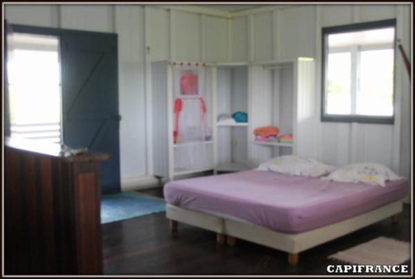 A VENDRE A KOUROU (GUYANE FRANCAISE) UNE CHARMANTE PROPRIETE DE 486 m² - DEUX APPARTEMENTS T3 - UN STUDIO - SUPERFICIE DU TERRAIN DE 5000 m² - AU PRIX DE 427000 €.