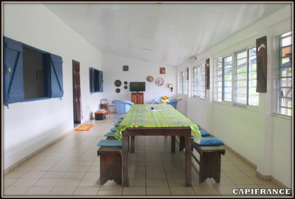 A VENDRE A KOUROU (GUYANE FRANCAISE) UNE CHARMANTE PROPRIETE DE 486 m² - DEUX APPARTEMENTS T3 - UN STUDIO - SUPERFICIE DU TERRAIN DE 5000 m² - AU PRIX DE 427000 €.