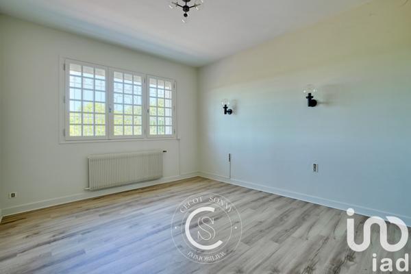 Maison traditionnelle 8 pièces de 277 m² à Brax (47310)