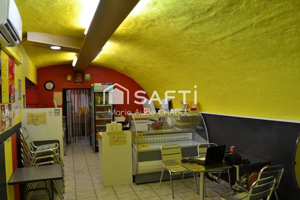 Immeuble 105 m2 sur trois niveaux, cour