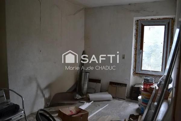 Immeuble 105 m2 sur trois niveaux, cour