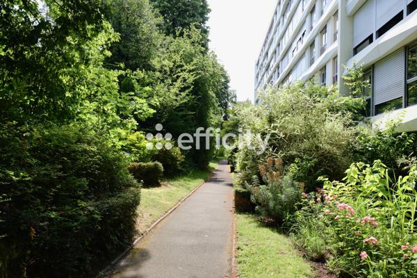 Appartement
         4 pièces
        - 106 m² Exclusivité 300 000 € *