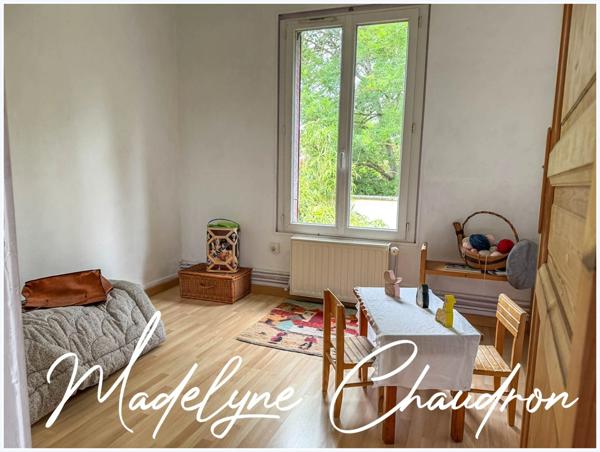 Maison en pierre de 4 chambres avec jardin au bord de la Juine, en plein cœur de Janville-sur-Juine."
