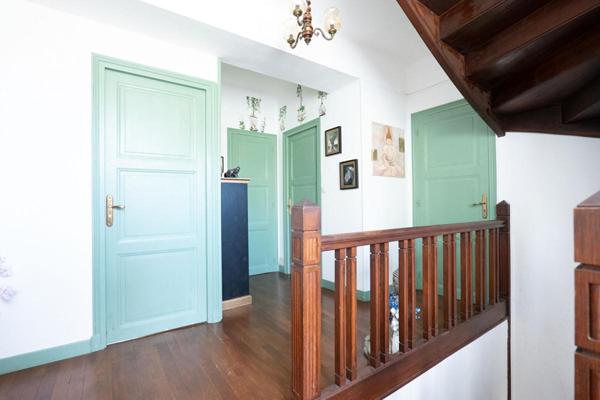 LIEUX UNIQUES ® - PROPRIÉTÉS PRIVÉES Blois-Chambord PROPOSE DEUX MAISONS DES ANNEES 50 SUR 4.6 HA DE TERRAIN