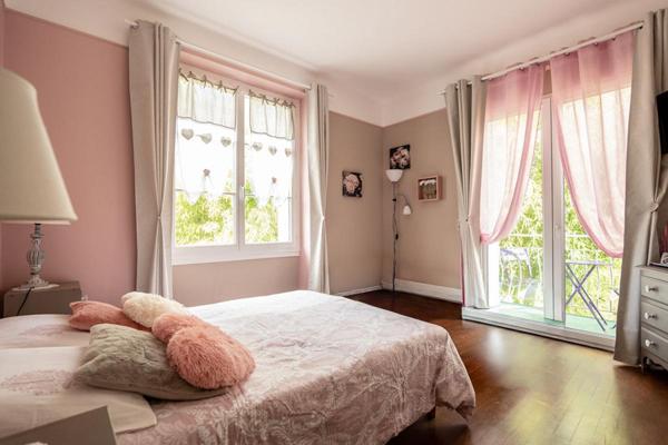 LIEUX UNIQUES ® - PROPRIÉTÉS PRIVÉES Blois-Chambord PROPOSE DEUX MAISONS DES ANNEES 50 SUR 4.6 HA DE TERRAIN