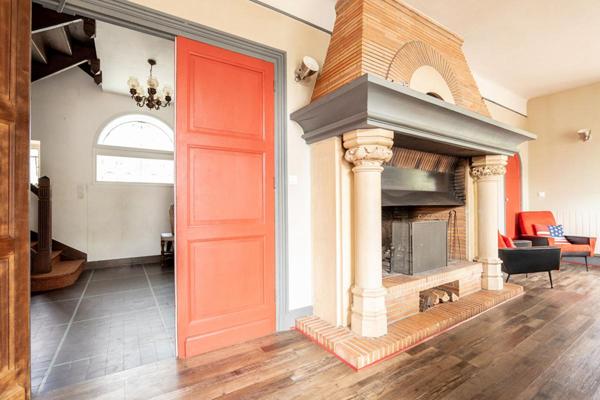 LIEUX UNIQUES ® - PROPRIÉTÉS PRIVÉES Blois-Chambord PROPOSE DEUX MAISONS DES ANNEES 50 SUR 4.6 HA DE TERRAIN