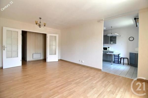 Appartement F3 à vendre  3 pièces - 69,50 m 2   CHATEAU THIERRY  - 02