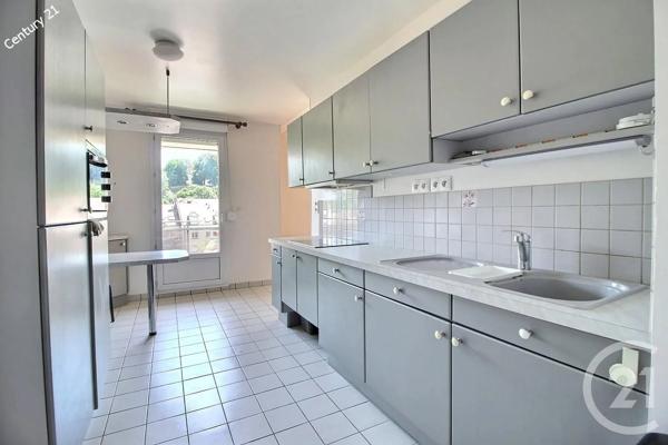 Appartement F3 à vendre  3 pièces - 69,50 m 2   CHATEAU THIERRY  - 02