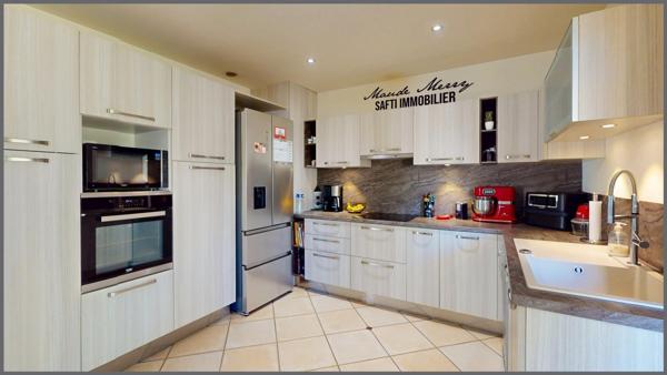 Maison plain-pied - 3 chambres - piscine et quartier très calme