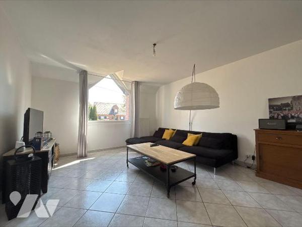 En exclusivité - ESTAIRES proche centre-ville

Dès l'entrée, vous serez séduit par la belle p...