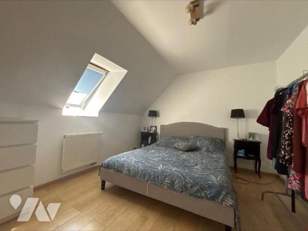 En exclusivité - ESTAIRES proche centre-ville

Dès l'entrée, vous serez séduit par la belle p...