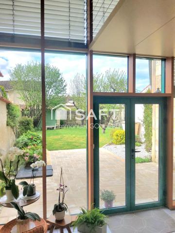 belle maison en pierre avec un T2 loué.