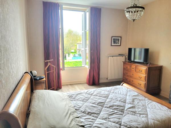 belle maison en pierre avec un T2 loué.