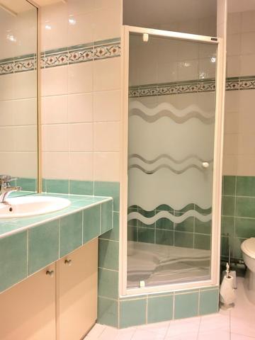 belle maison en pierre avec un T2 loué.