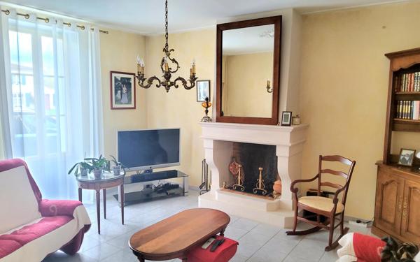 belle maison en pierre avec un T2 loué.