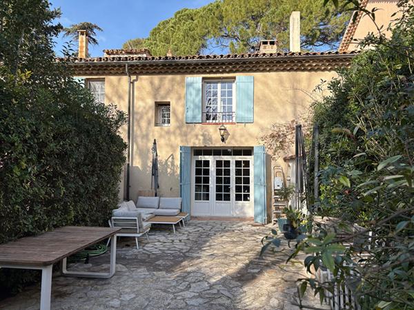 Appartement  duplex T3-4 dans bastide avec 124 jardin privatif et Parking