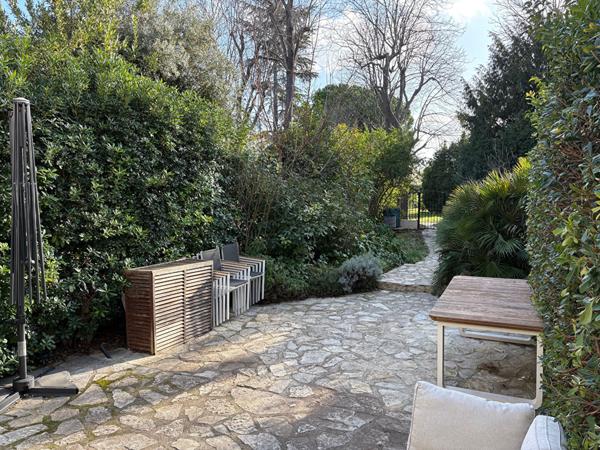 Appartement  duplex T3-4 dans bastide avec 124 jardin privatif et Parking