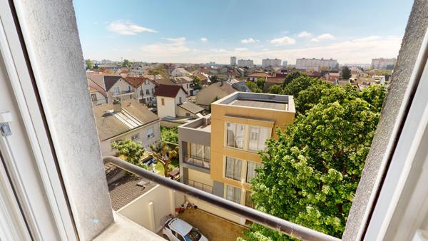 Joli duplex en dernier étage, bien isolé (DPE C), à 100 du M° La Courneuve (ligne 7)