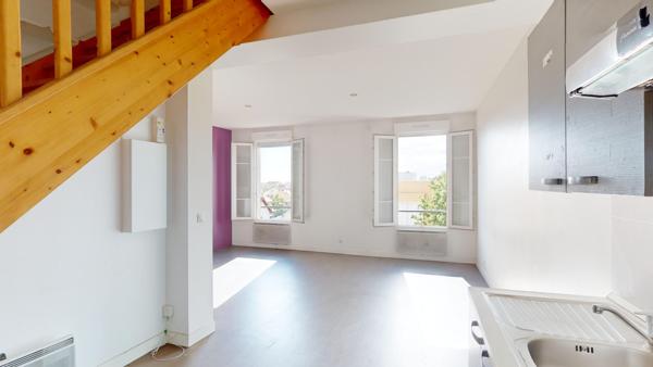 Joli duplex en dernier étage, bien isolé (DPE C), à 100 du M° La Courneuve (ligne 7)