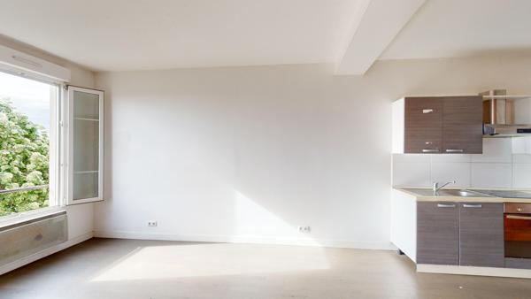 Joli duplex en dernier étage, bien isolé (DPE C), à 100 du M° La Courneuve (ligne 7)