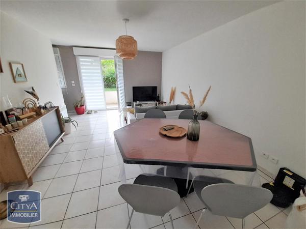 Appartement à louer 2 pièces 55.61m²