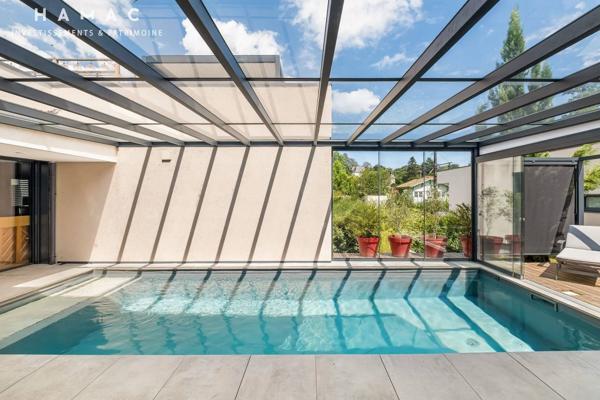 Charbonnières-les-Bains – Villa de 319 m² avec piscine et terrasse, en plein centre-ville