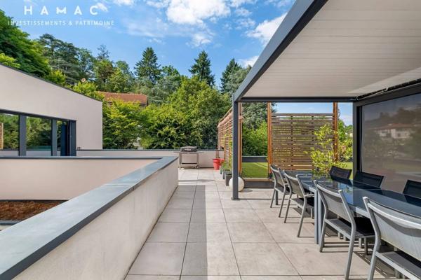 Charbonnières-les-Bains – Villa de 319 m² avec piscine et terrasse, en plein centre-ville