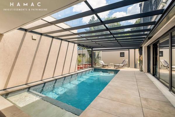 Charbonnières-les-Bains – Villa de 319 m² avec piscine et terrasse, en plein centre-ville