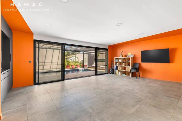 Charbonnières-les-Bains – Villa de 319 m² avec piscine et terrasse, en plein centre-ville