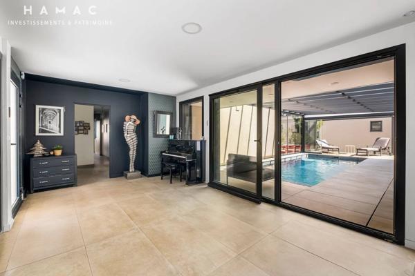 Charbonnières-les-Bains – Villa de 319 m² avec piscine et terrasse, en plein centre-ville