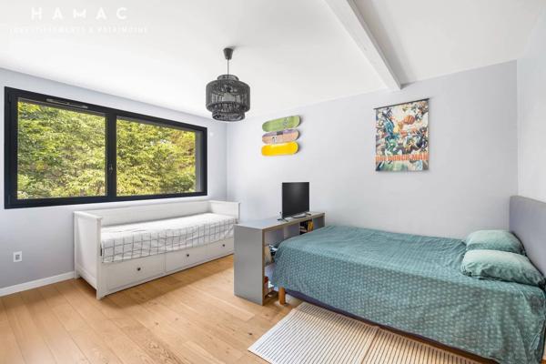 Charbonnières-les-Bains – Villa de 319 m² avec piscine et terrasse, en plein centre-ville