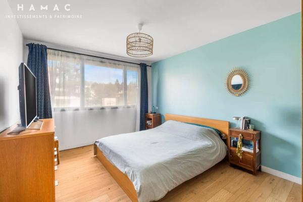 Charbonnières-les-Bains – Villa de 319 m² avec piscine et terrasse, en plein centre-ville