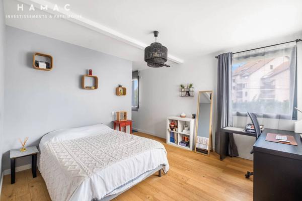 Charbonnières-les-Bains – Villa de 319 m² avec piscine et terrasse, en plein centre-ville