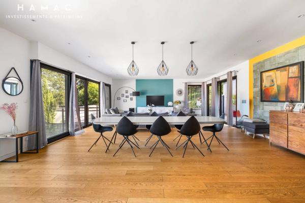 Charbonnières-les-Bains – Villa de 319 m² avec piscine et terrasse, en plein centre-ville