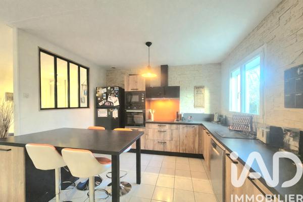 Maison à vendre 4 pièces 91 m² Saint-Pantaléon-de-Larche
