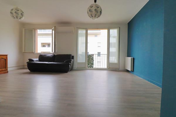 Appartement Marseille 3 pièce(s) spacieux, lumineux avec parking et balcon