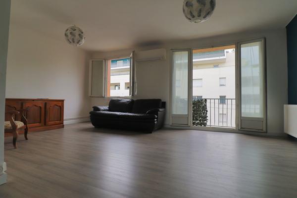 Appartement Marseille 3 pièce(s) spacieux, lumineux avec parking et balcon
