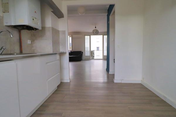 Appartement Marseille 3 pièce(s) spacieux, lumineux avec parking et balcon