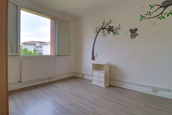 Appartement Marseille 3 pièce(s) spacieux, lumineux avec parking et balcon